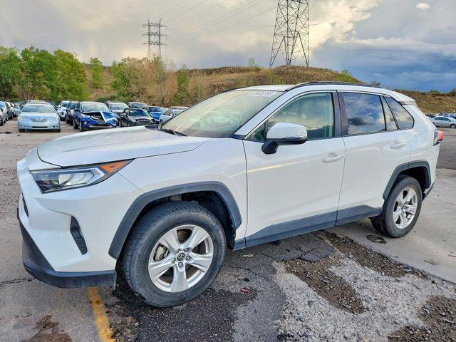 Toyota RAV4 2019, град